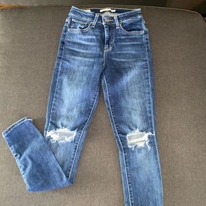 Levi’s 721 Size 24 Darkwash Ripped High Rise Skinny Jeans